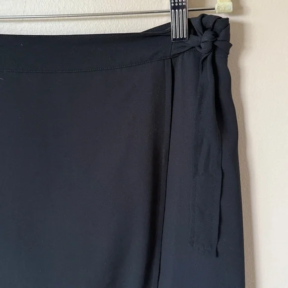 J. Crew Black Tulip Pencil Skirt, Size 10 - Picture 3 of 6